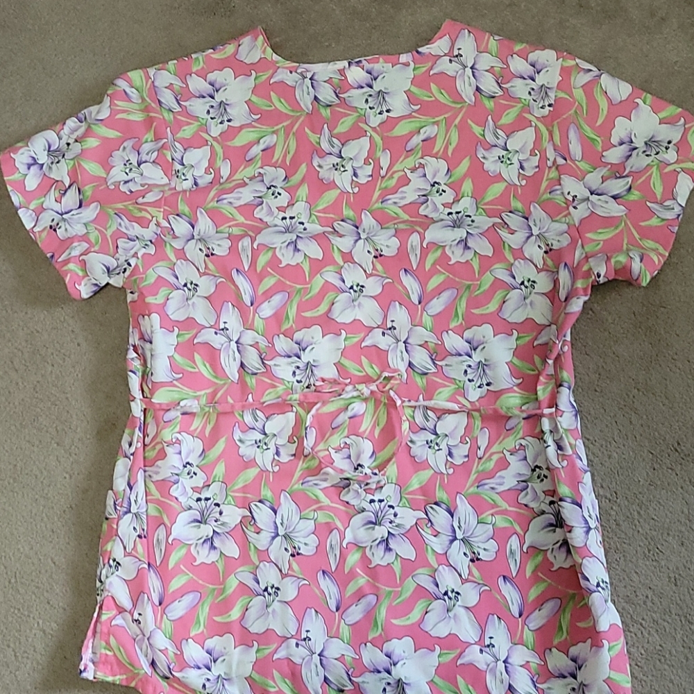 Scrub top - Picture 5 of 6